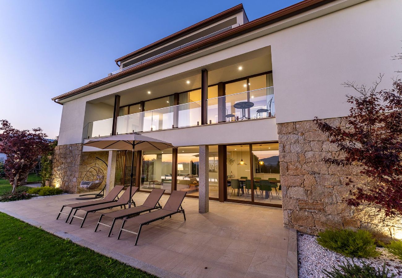 Villa em Ponte de Lima - Lima View Villa - Casa com piscina e jardim