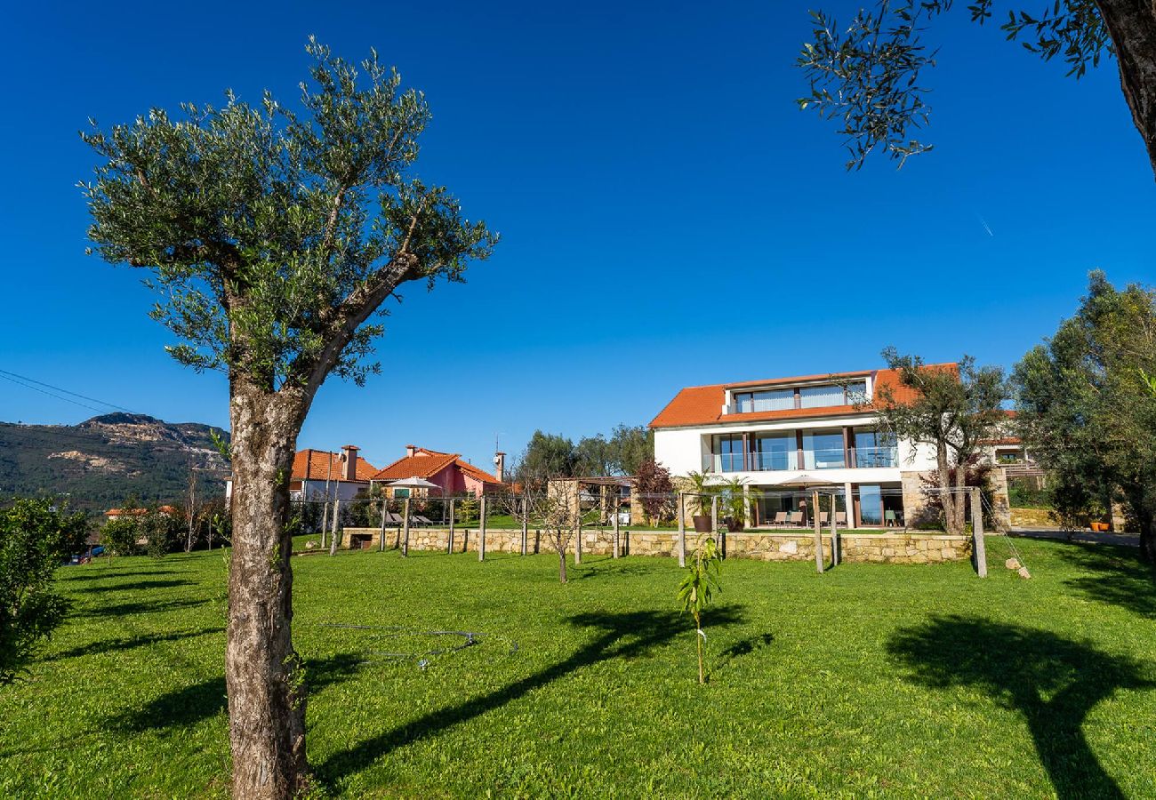 Villa em Ponte de Lima - Lima View Villa - Casa com piscina e jardim
