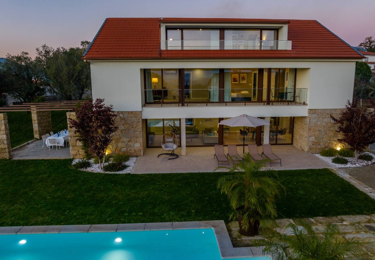Villa em Ponte de Lima - Lima View Villa - Casa com piscina e jardim