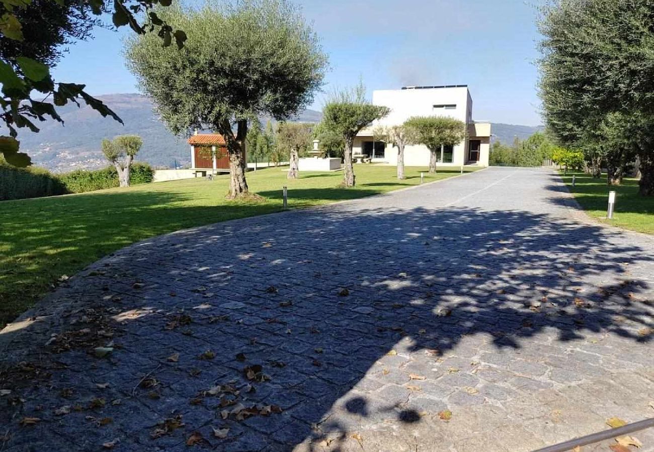 Casa em Ponte de Lima - Villa de Luxo com Piscina Aquecida, Ténis e Jardim