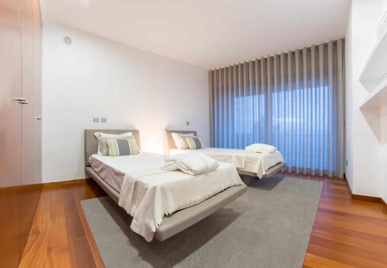 Casa em Ponte de Lima - Villa de Luxo com Piscina Aquecida, Ténis e Jardim