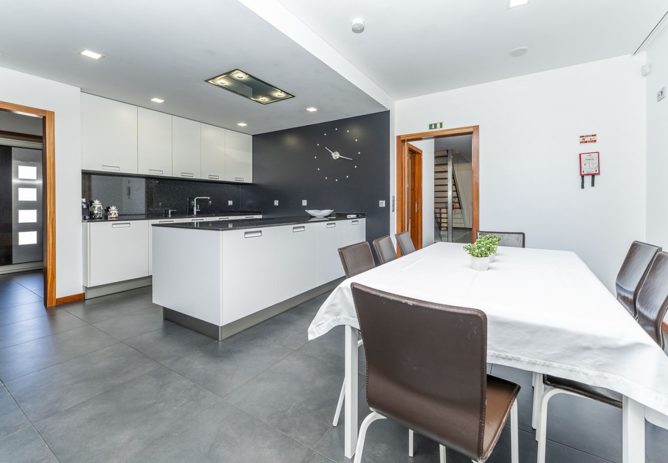 Casa em Ponte de Lima - Villa de Luxo com Piscina Aquecida, Ténis e Jardim