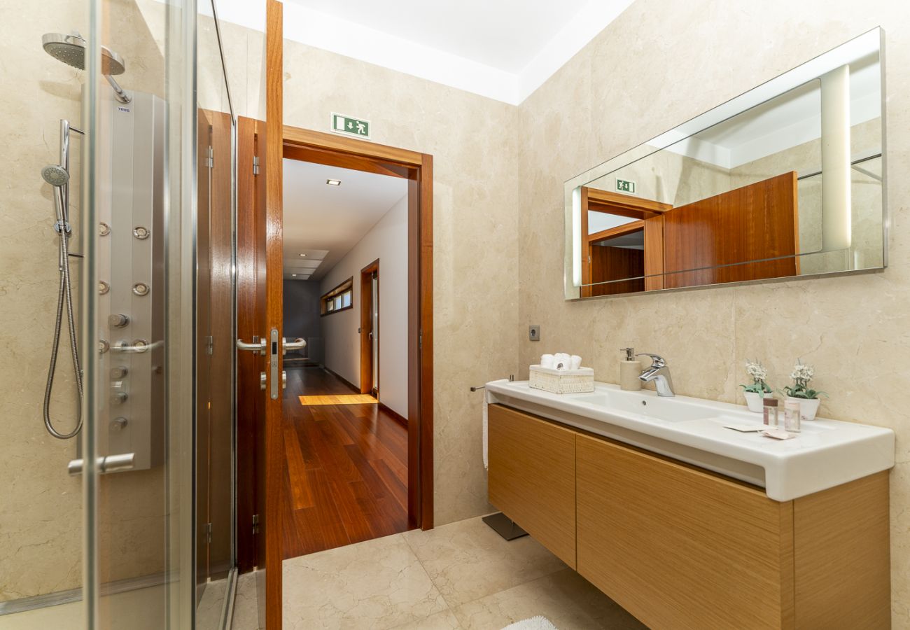 Casa em Ponte de Lima - Villa de Luxo com Piscina Aquecida, Ténis e Jardim