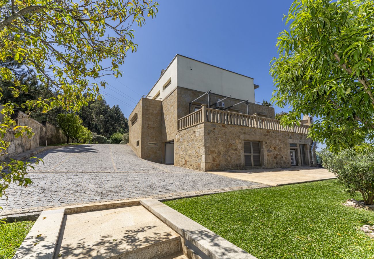 Casa em Ponte de Lima - Villa de Luxo com Piscina Aquecida, Ténis e Jardim