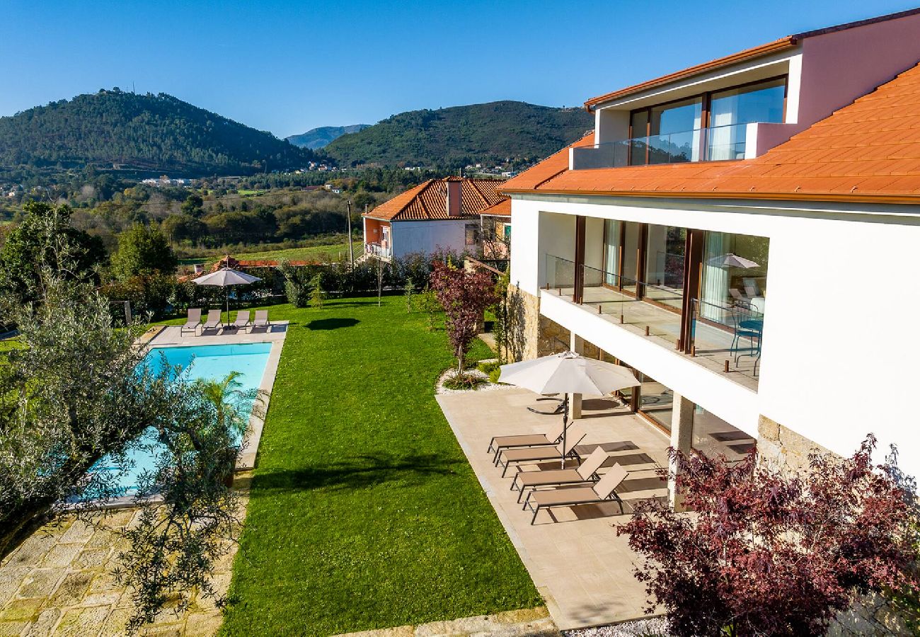 Villa in Ponte de Lima - Lima View Villa - Casa com piscina e jardim