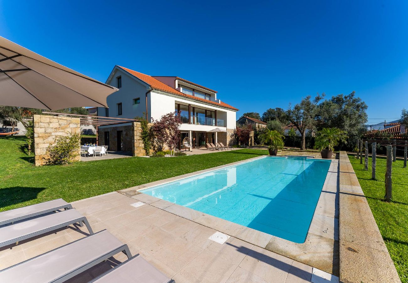 Villa in Ponte de Lima - Lima View Villa - Casa com piscina e jardim