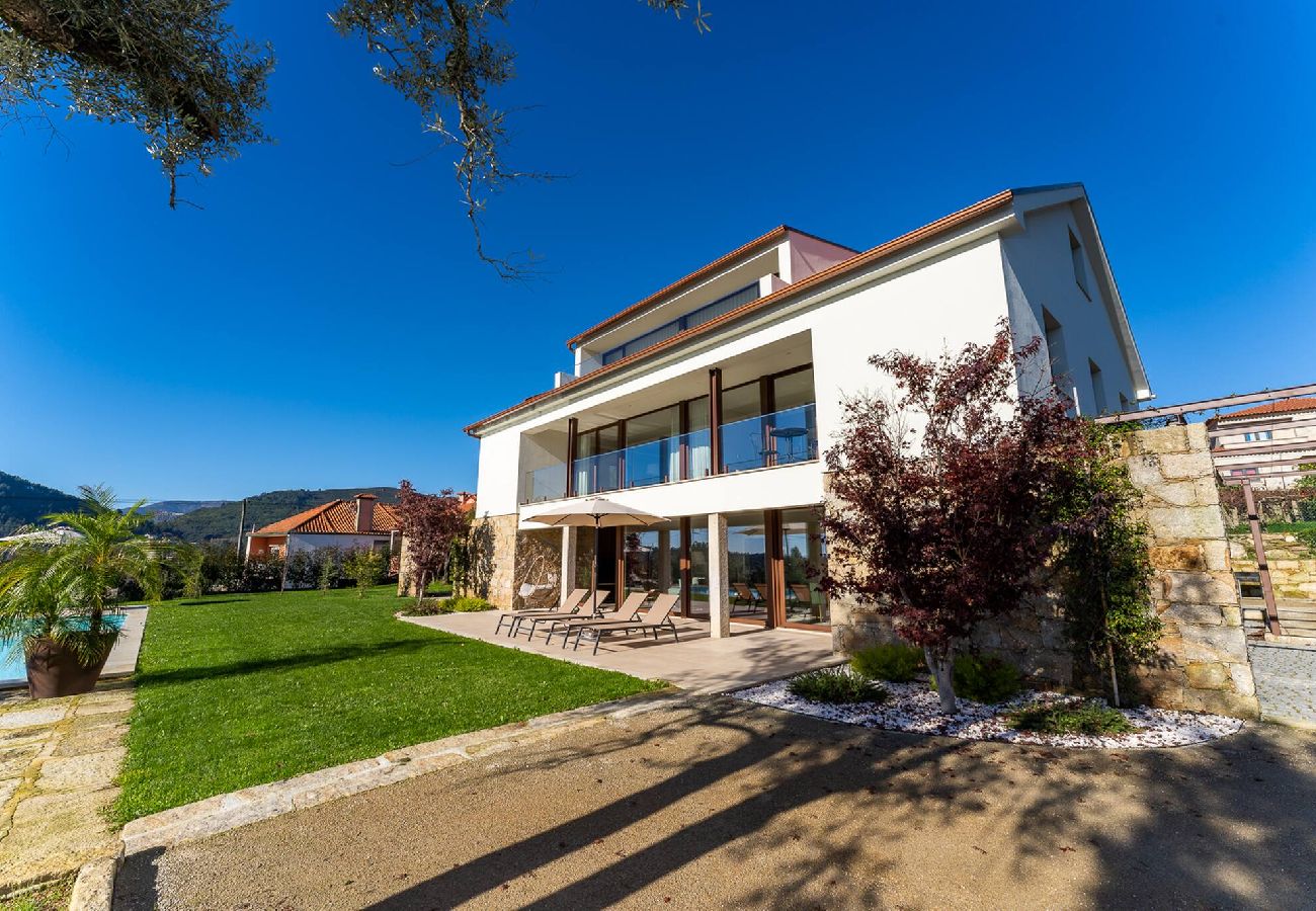 Villa in Ponte de Lima - Lima View Villa - Casa com piscina e jardim