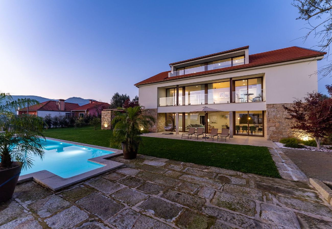 Villa in Ponte de Lima - Lima View Villa - Casa com piscina e jardim