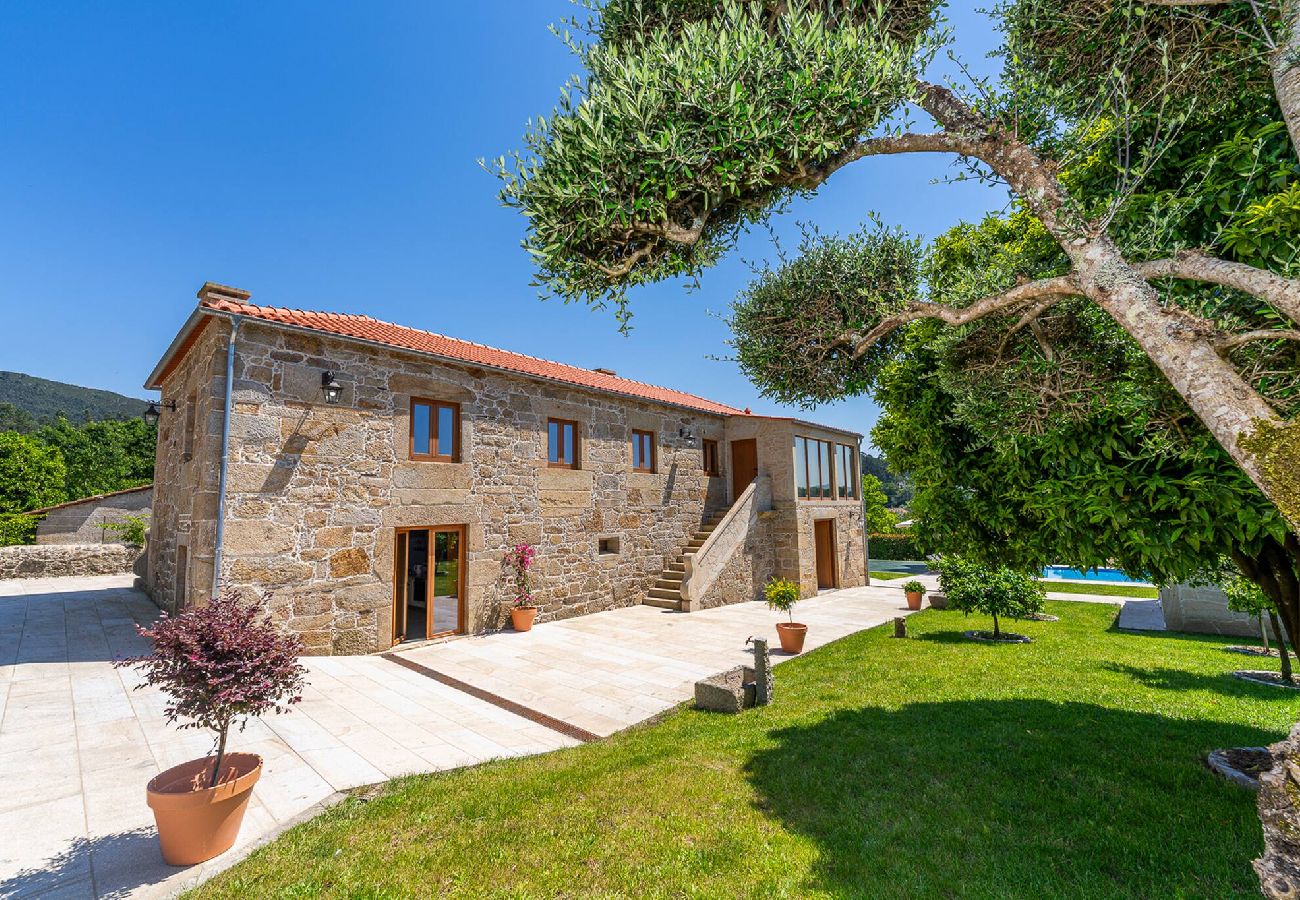 Villa in Ponte de Lima - Casa da Ana - Villa com piscina e jardim