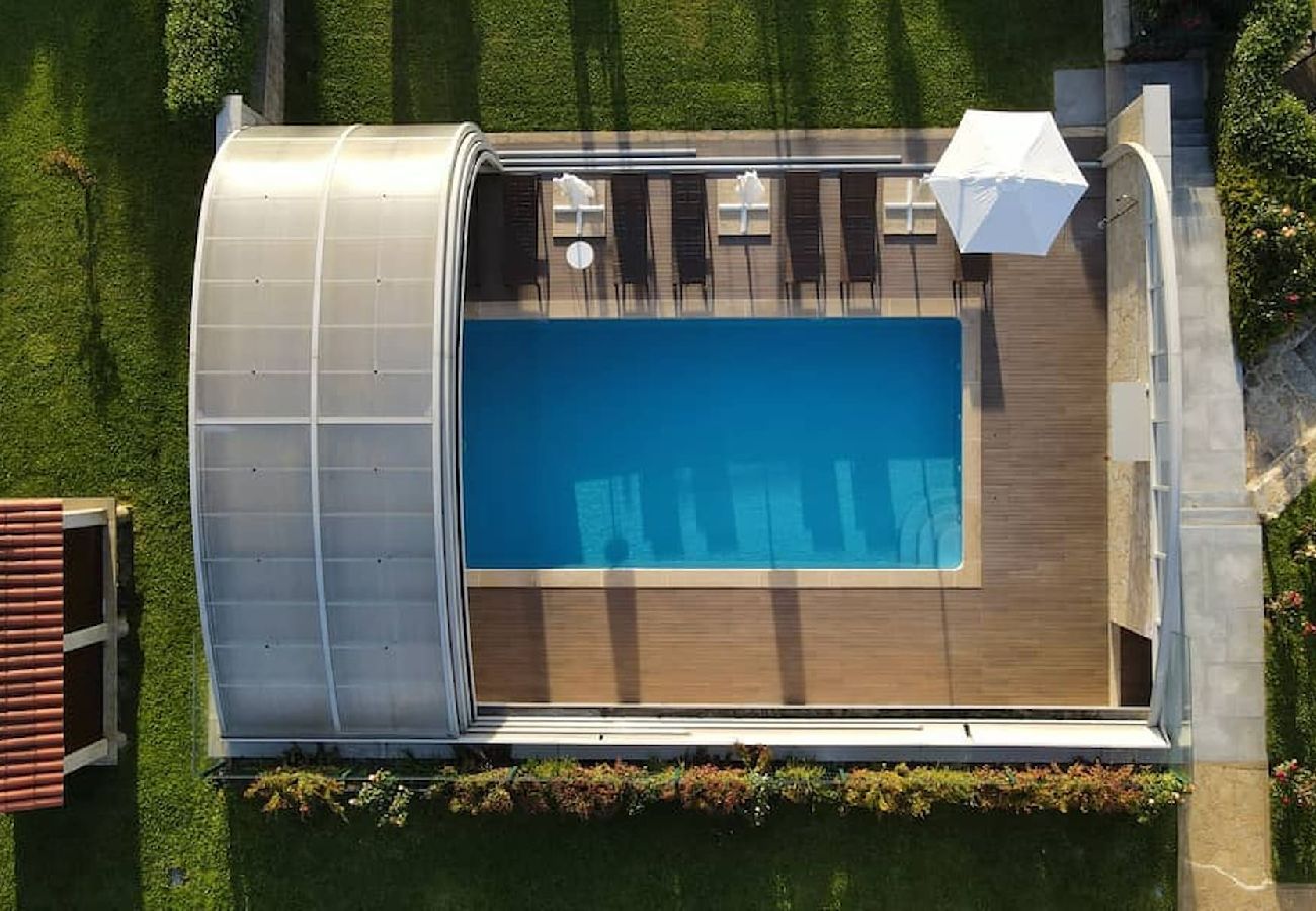 Ferienhaus in Ponte de Lima - Villa de Luxo com Piscina Aquecida, Ténis e Jardim