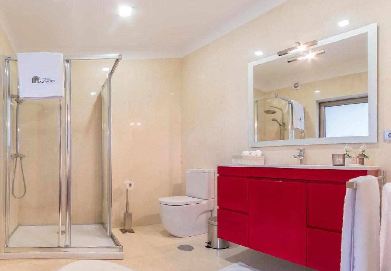 Ferienhaus in Ponte de Lima - Villa de Luxo com Piscina Aquecida, Ténis e Jardim