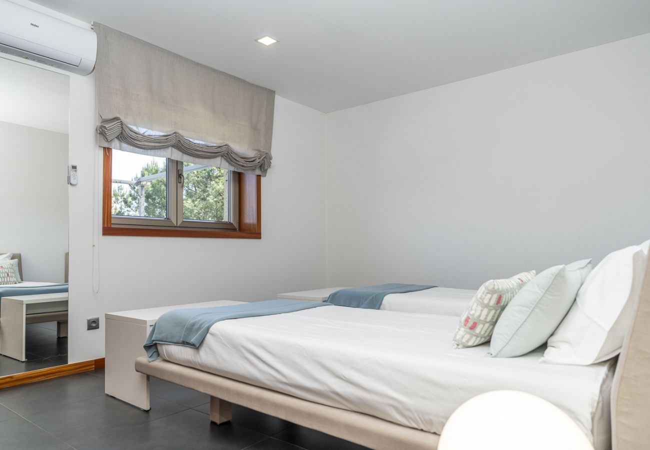 Ferienhaus in Ponte de Lima - Villa de Luxo com Piscina Aquecida, Ténis e Jardim