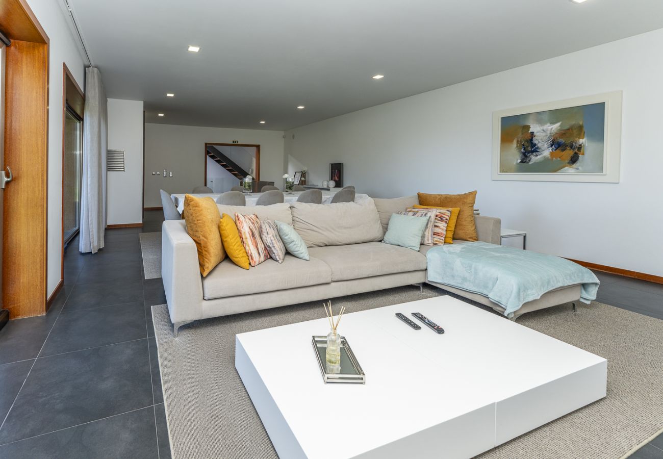 Ferienhaus in Ponte de Lima - Villa de Luxo com Piscina Aquecida, Ténis e Jardim