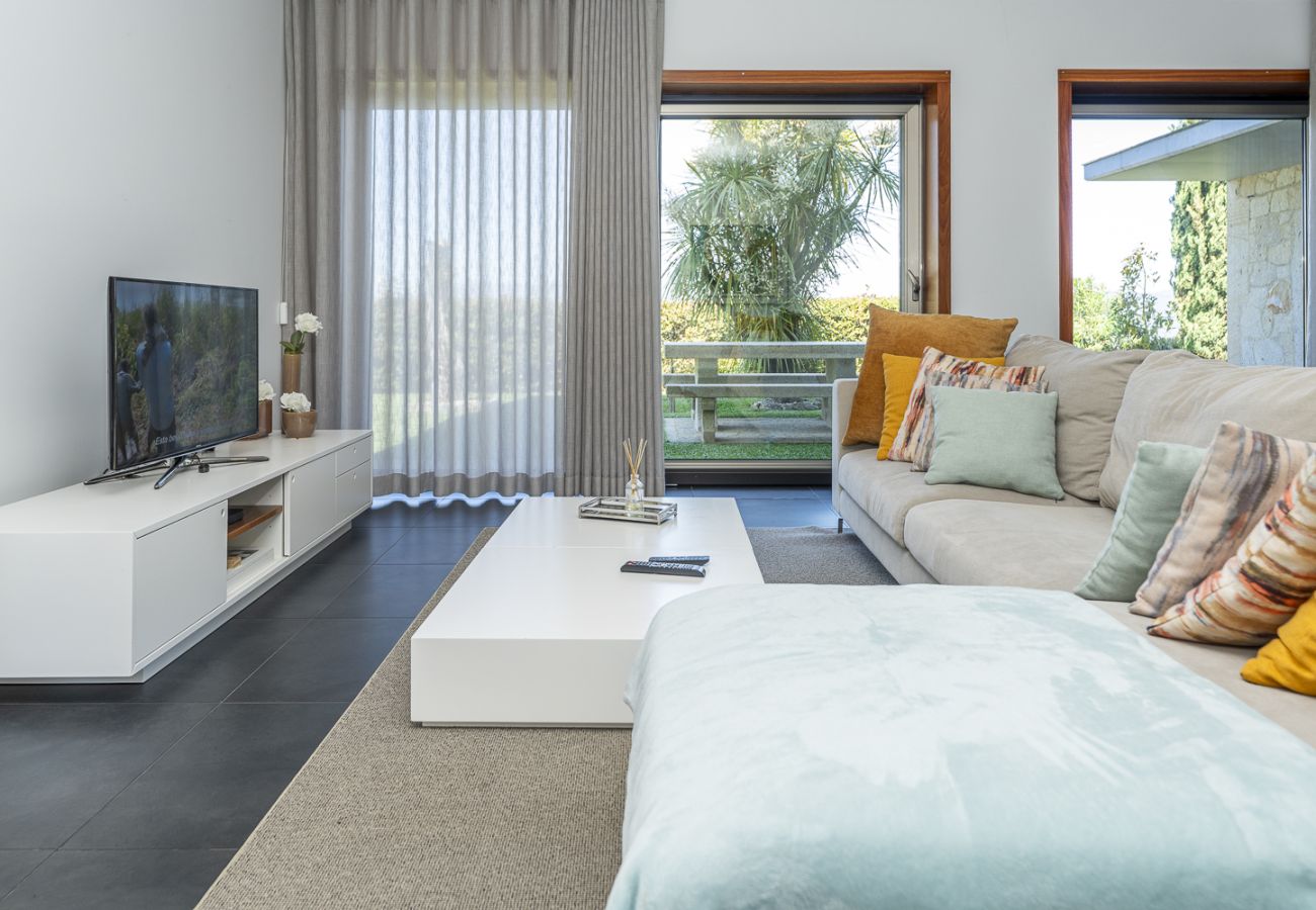 Ferienhaus in Ponte de Lima - Villa de Luxo com Piscina Aquecida, Ténis e Jardim