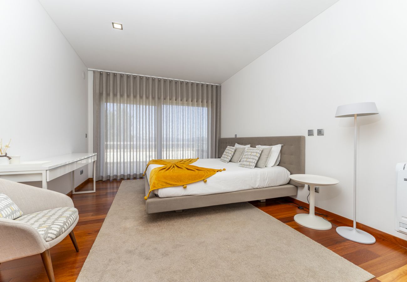 Ferienhaus in Ponte de Lima - Villa de Luxo com Piscina Aquecida, Ténis e Jardim