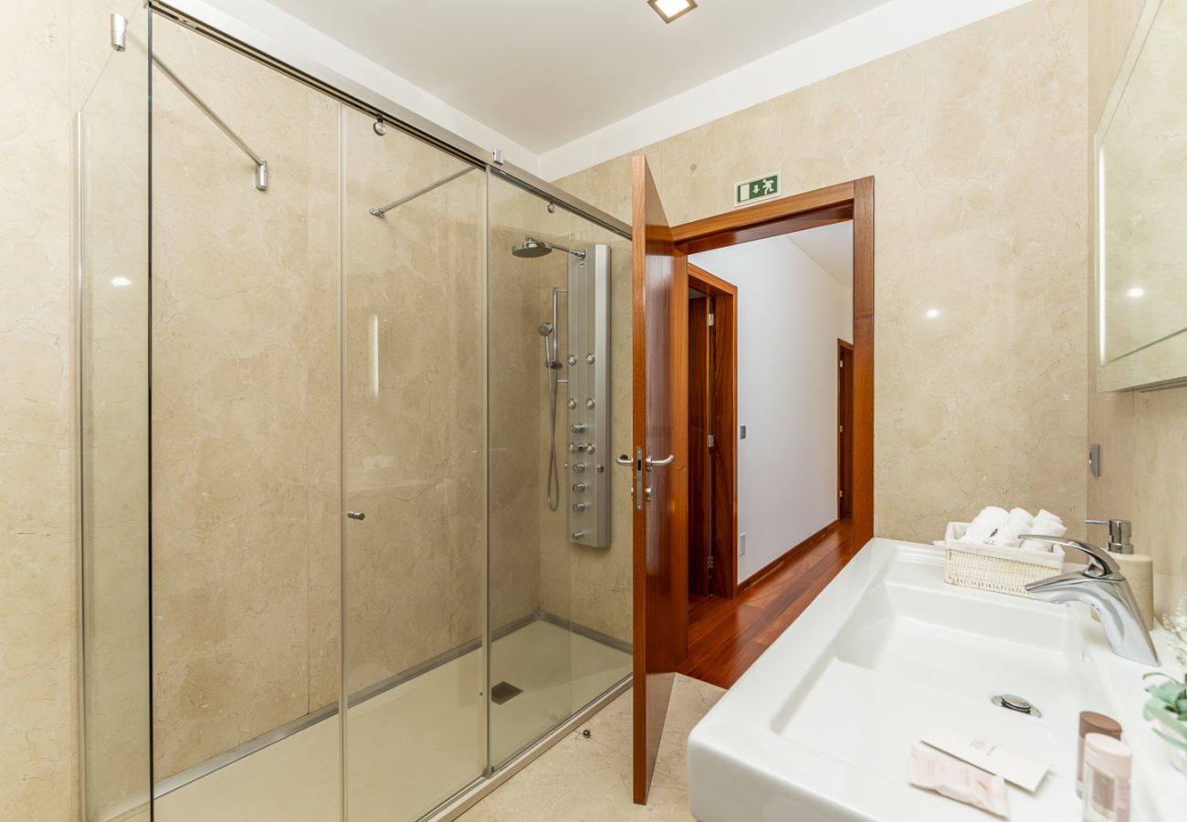 Ferienhaus in Ponte de Lima - Villa de Luxo com Piscina Aquecida, Ténis e Jardim