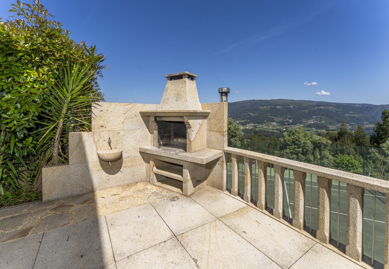 Ferienhaus in Ponte de Lima - Villa de Luxo com Piscina Aquecida, Ténis e Jardim