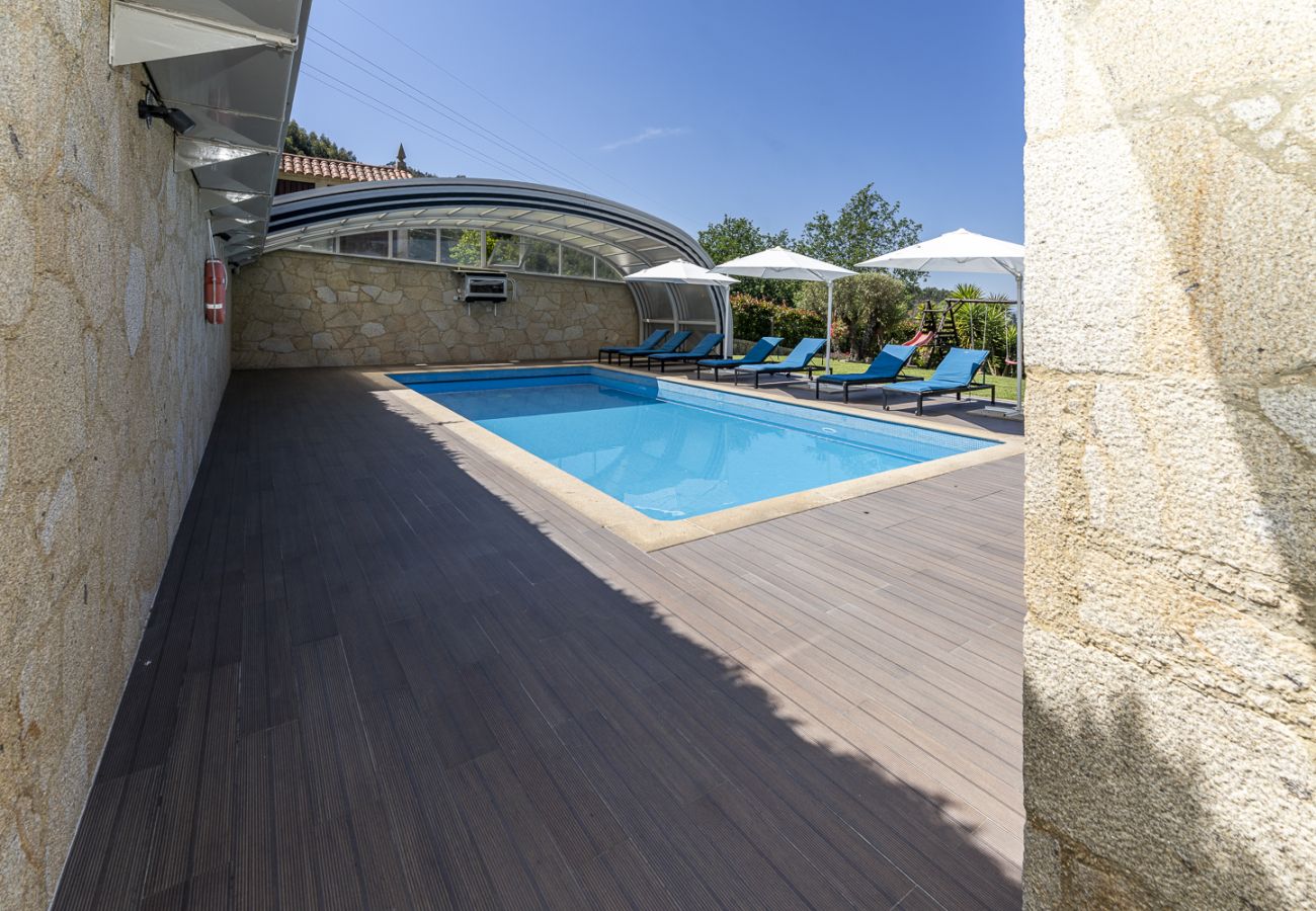 Ferienhaus in Ponte de Lima - Villa de Luxo com Piscina Aquecida, Ténis e Jardim