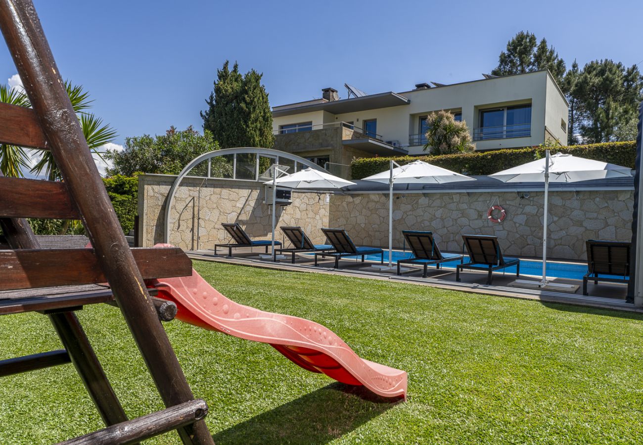 Ferienhaus in Ponte de Lima - Villa de Luxo com Piscina Aquecida, Ténis e Jardim