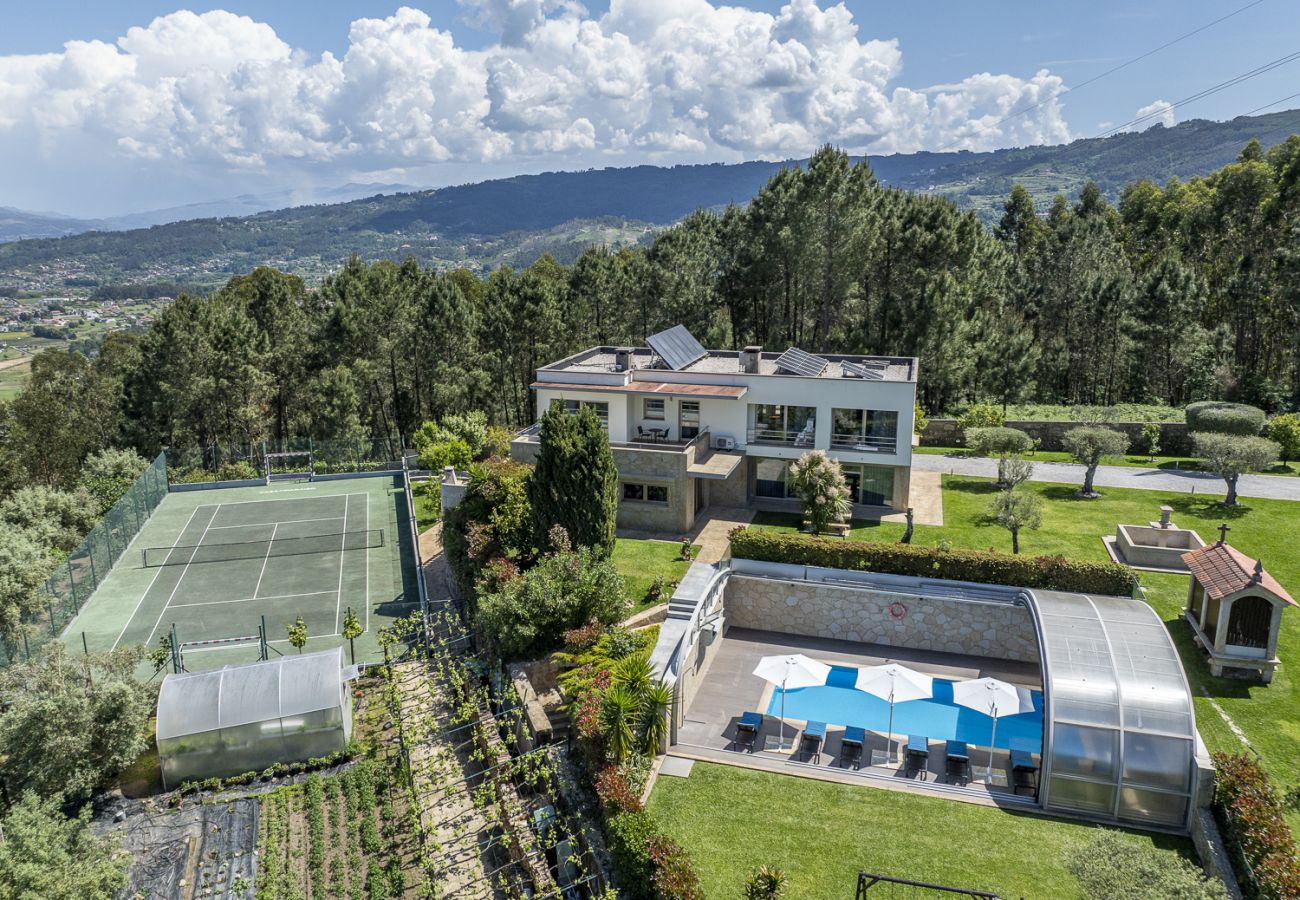 Ferienhaus in Ponte de Lima - Villa de Luxo com Piscina Aquecida, Ténis e Jardim