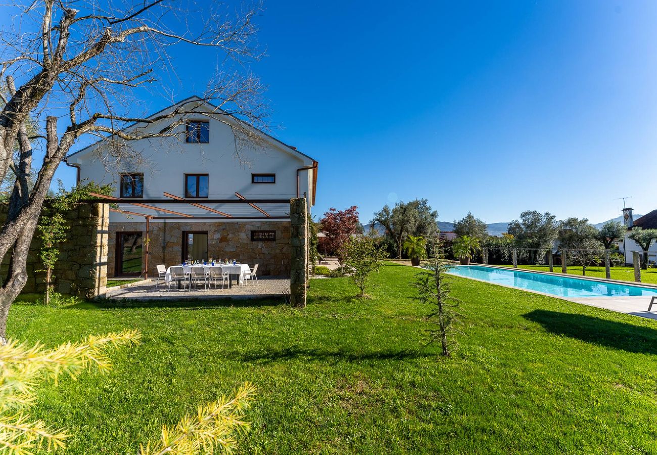 Villa in Ponte de Lima - Lima View Villa - Casa com piscina e jardim