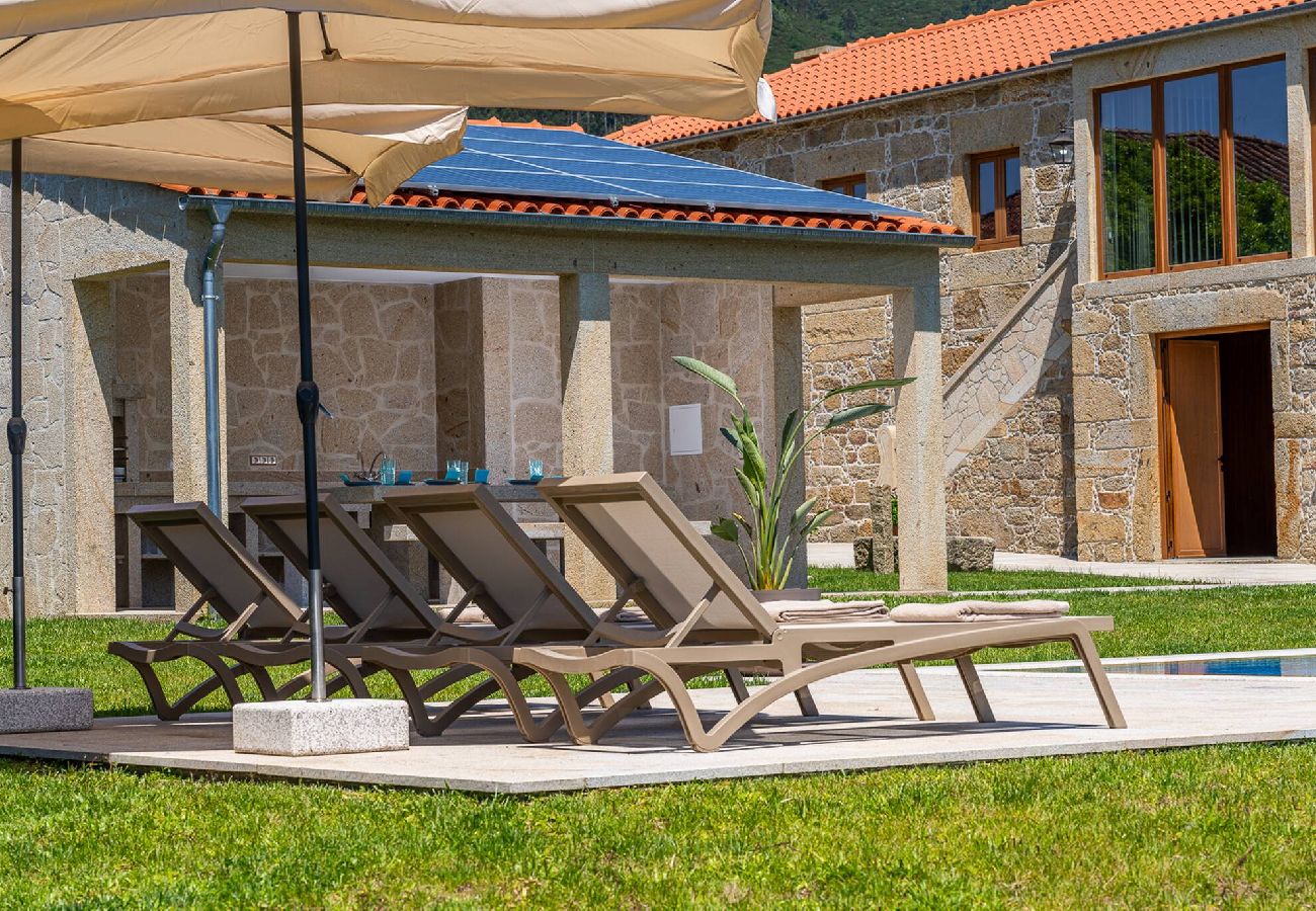 Villa in Ponte de Lima - Casa da Ana - Villa com piscina e jardim