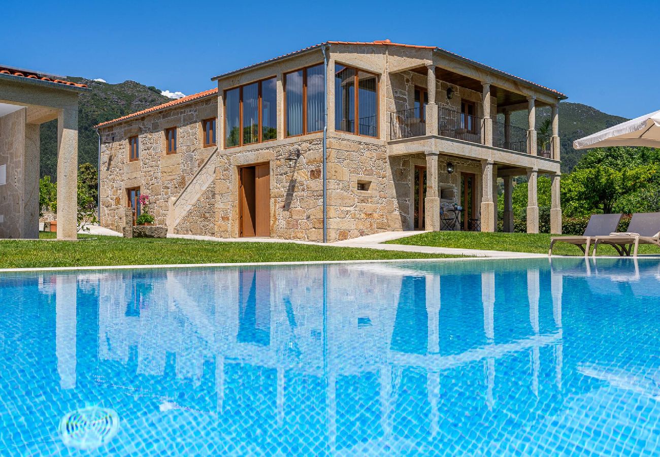 Villa in Ponte de Lima - Casa da Ana - Villa com piscina e jardim