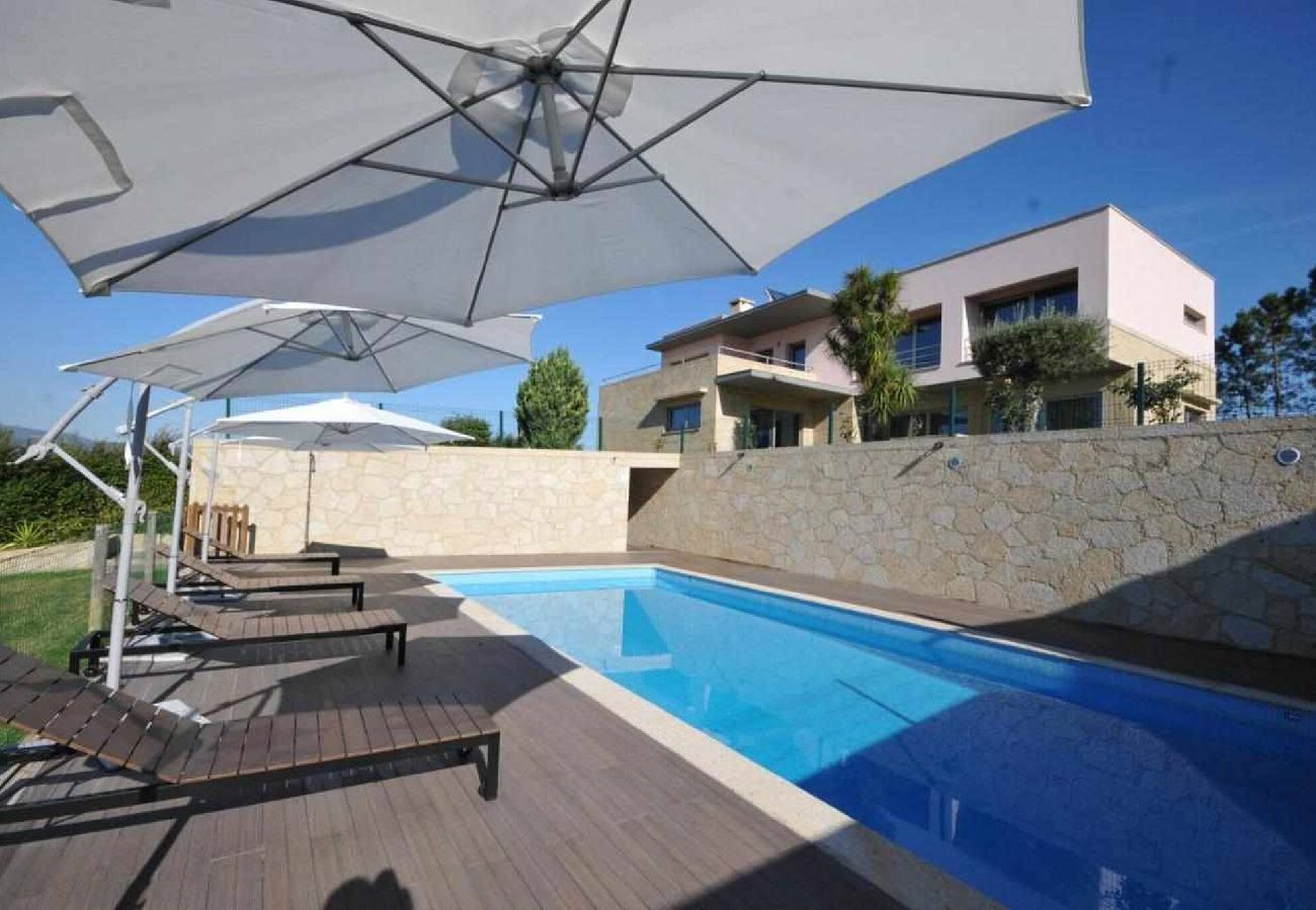 House in Ponte de Lima - Villa de Luxo com Piscina Aquecida, Ténis e Jardim