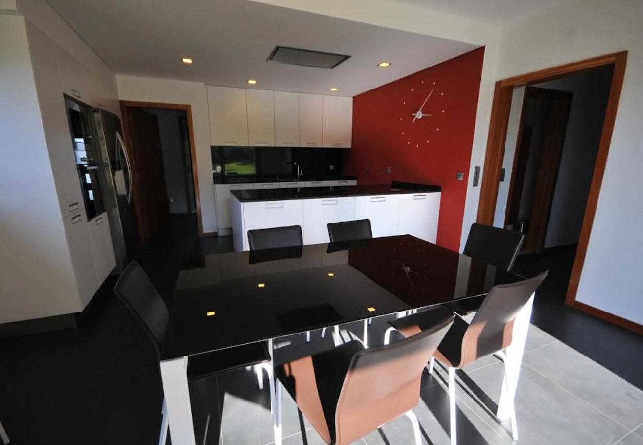 House in Ponte de Lima - Villa de Luxo com Piscina Aquecida, Ténis e Jardim