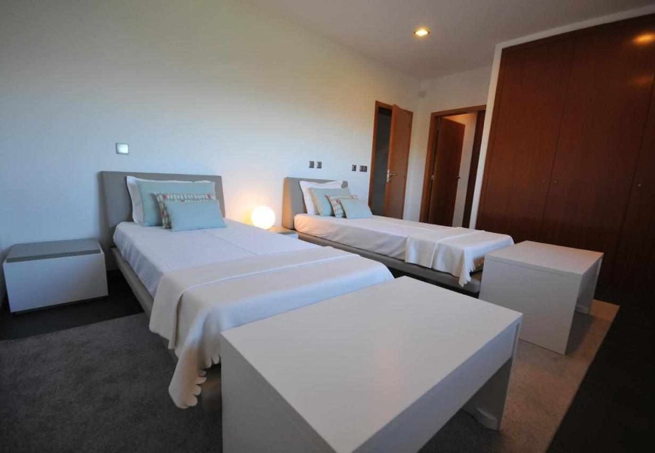House in Ponte de Lima - Villa de Luxo com Piscina Aquecida, Ténis e Jardim