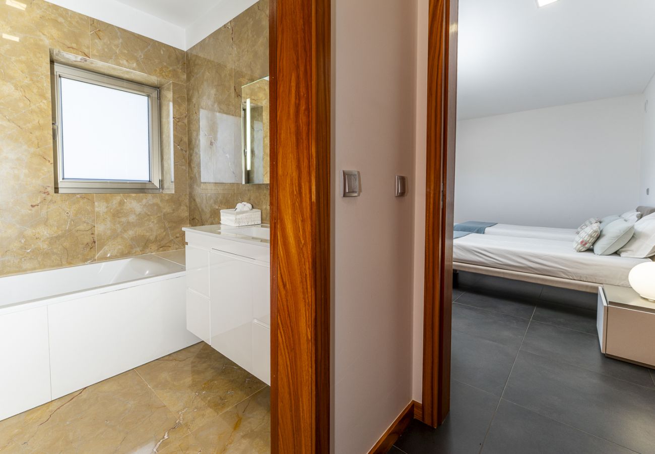 House in Ponte de Lima - Villa de Luxo com Piscina Aquecida, Ténis e Jardim