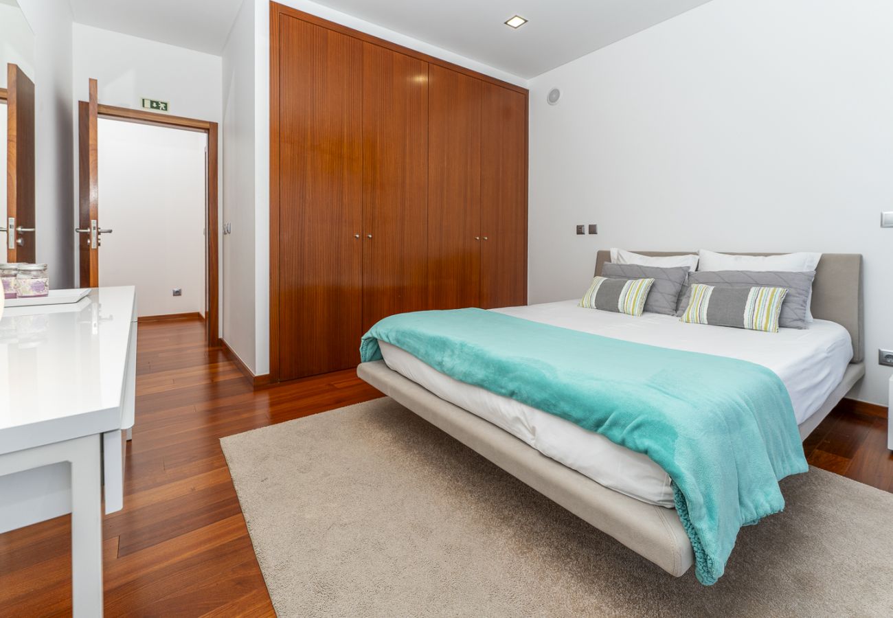 House in Ponte de Lima - Villa de Luxo com Piscina Aquecida, Ténis e Jardim
