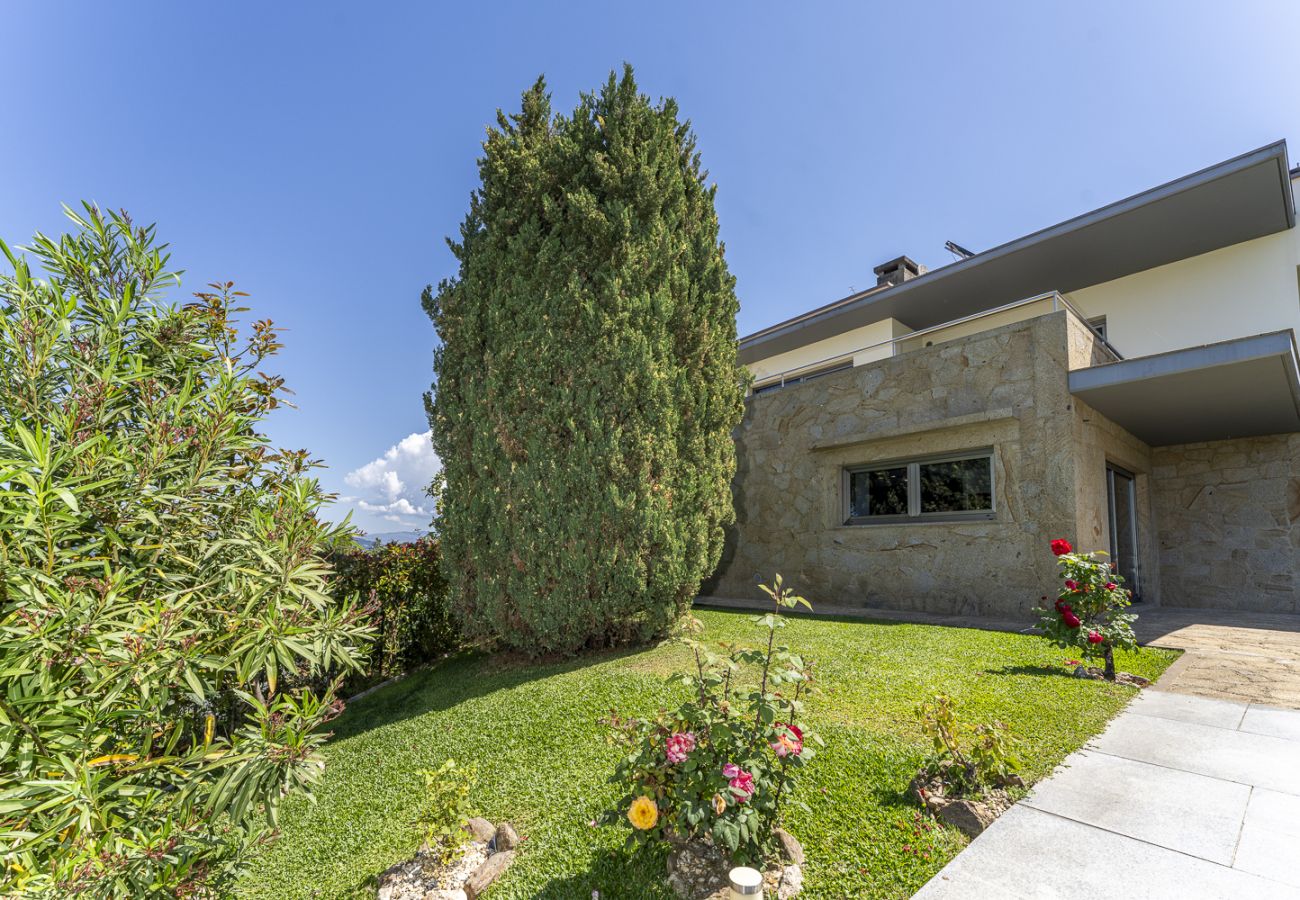 House in Ponte de Lima - Villa de Luxo com Piscina Aquecida, Ténis e Jardim