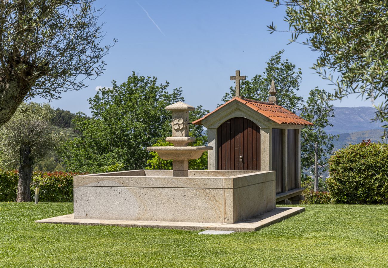 House in Ponte de Lima - Villa de Luxo com Piscina Aquecida, Ténis e Jardim