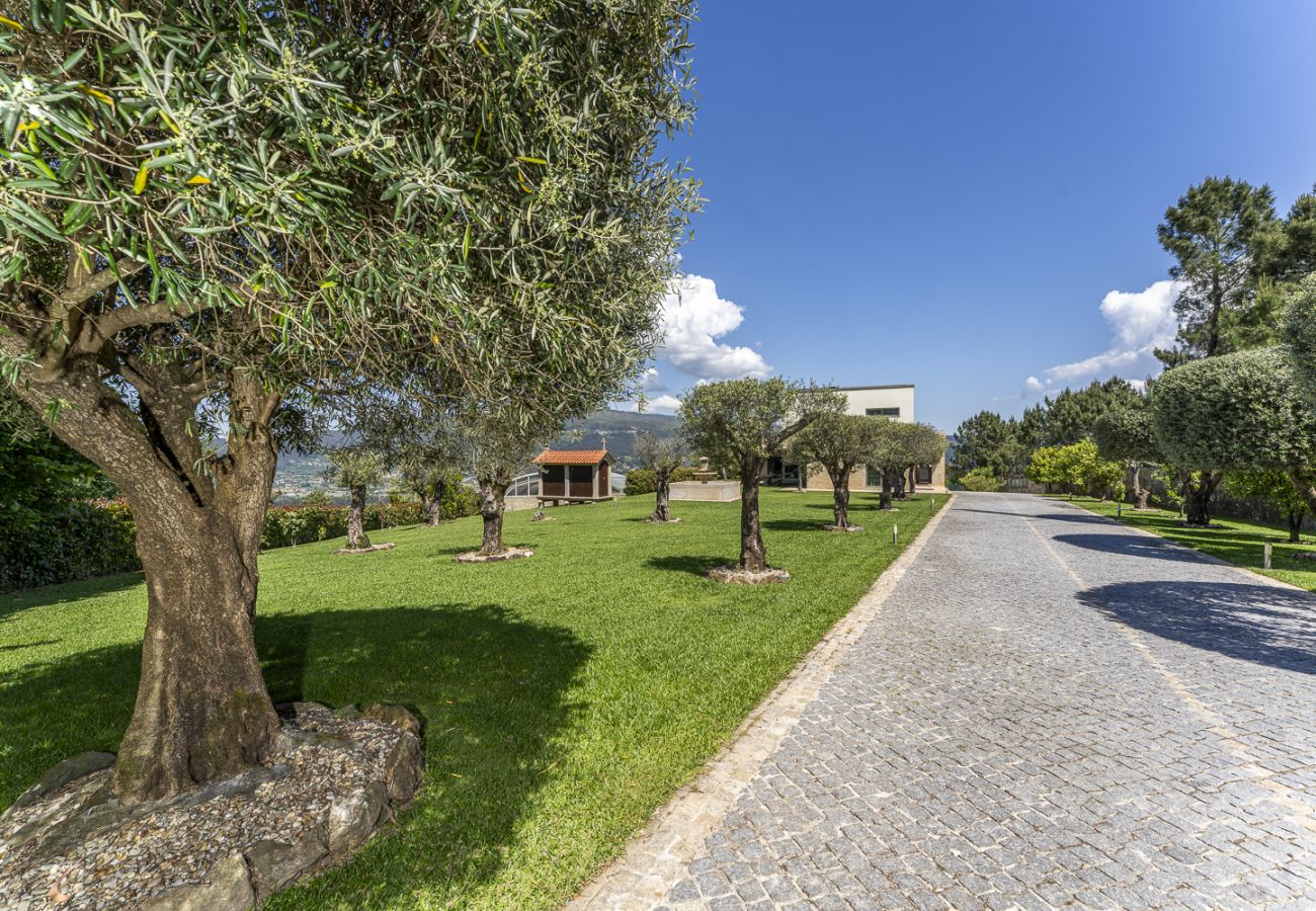 House in Ponte de Lima - Villa de Luxo com Piscina Aquecida, Ténis e Jardim