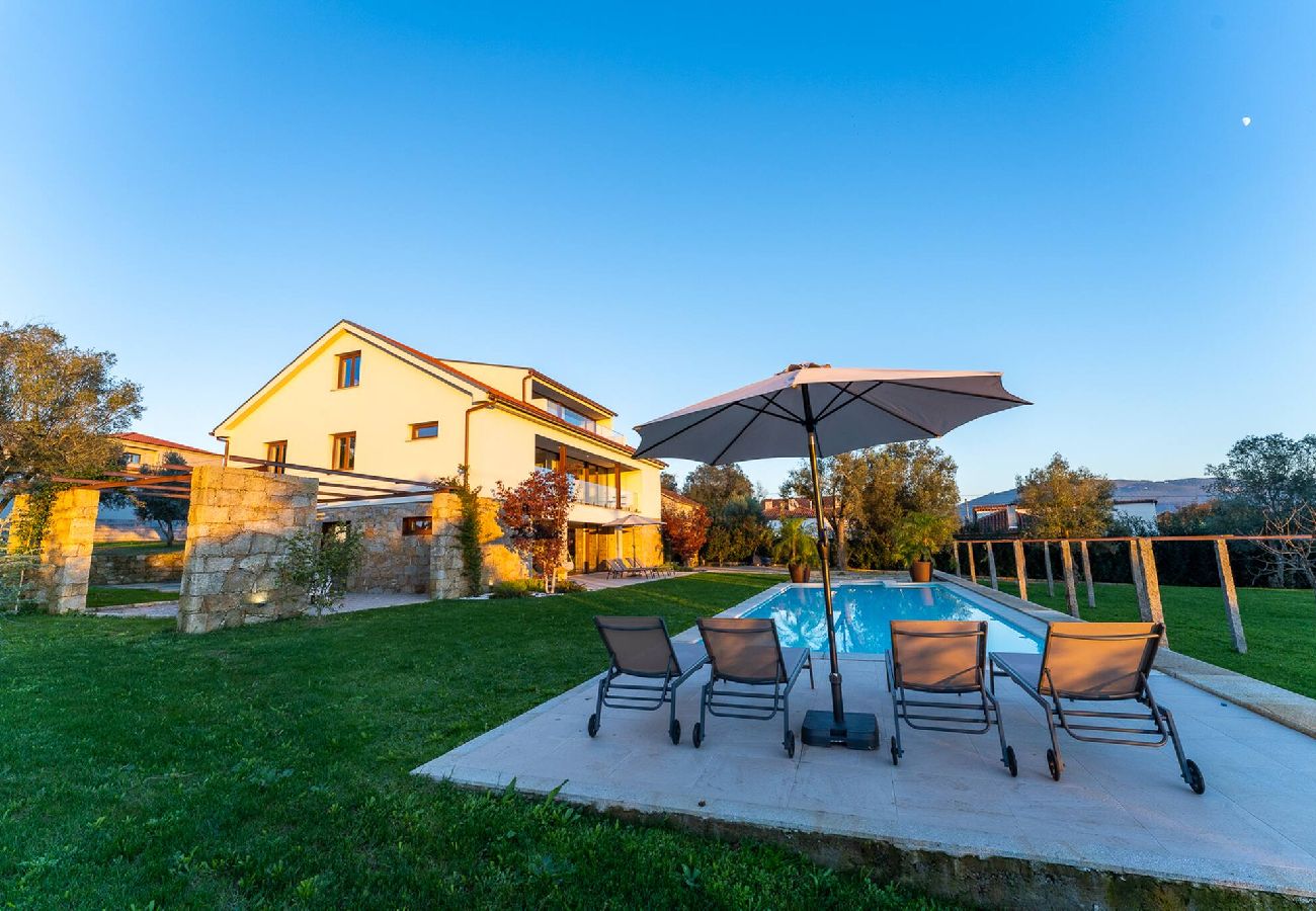 Villa en Ponte de Lima - Lima View Villa - Casa com piscina e jardim
