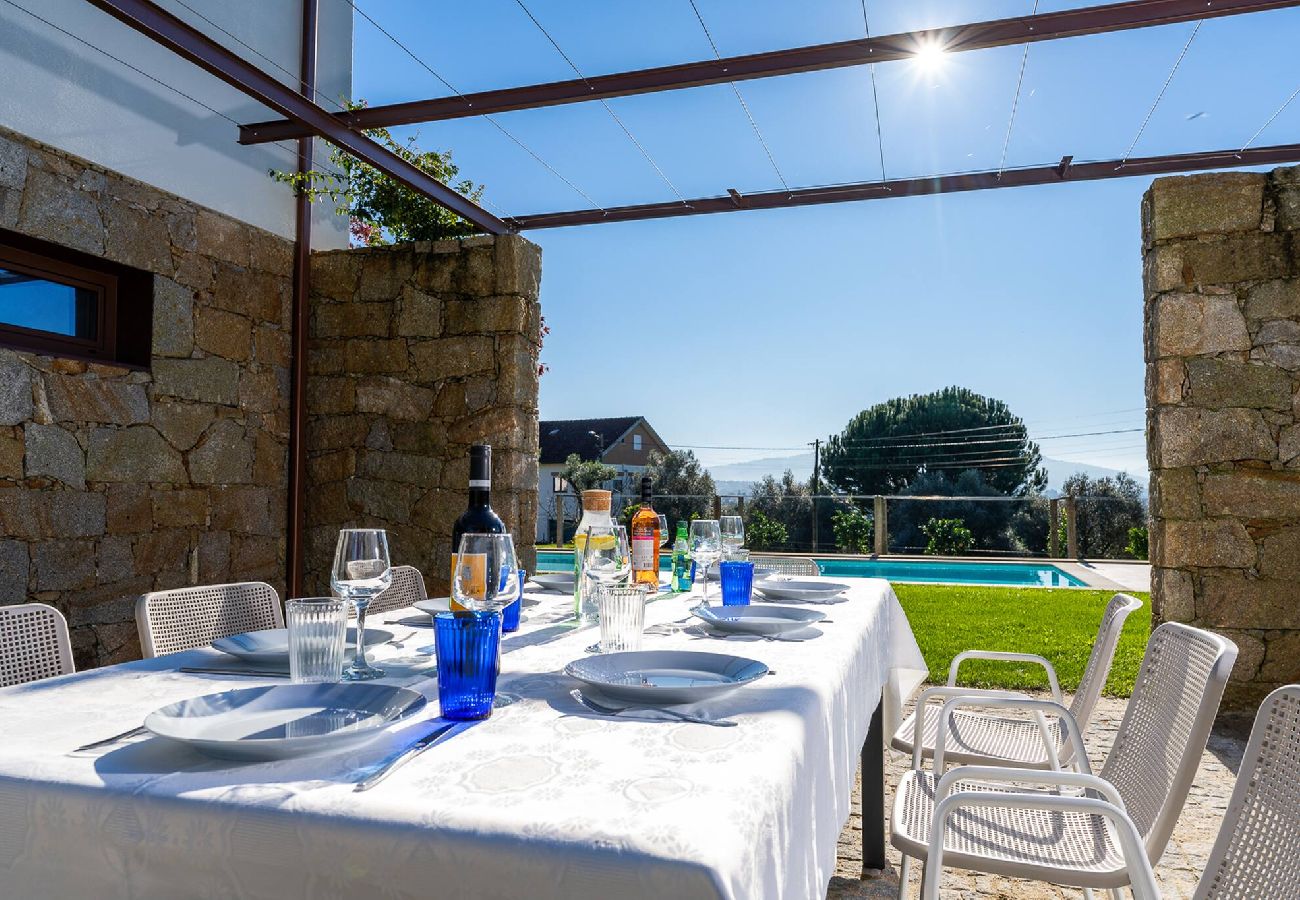 Villa en Ponte de Lima - Lima View Villa - Casa com piscina e jardim