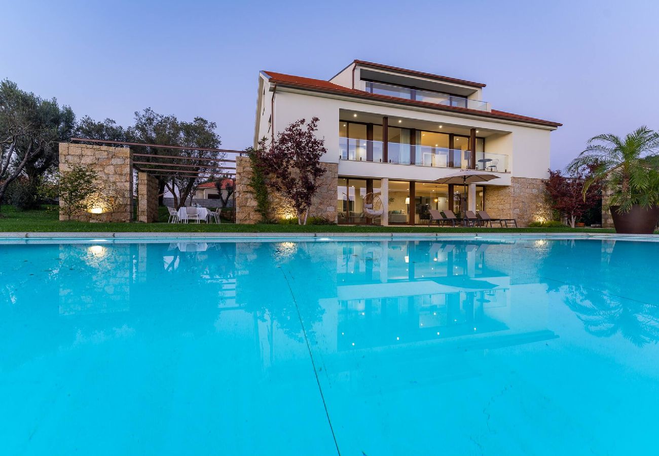 Villa en Ponte de Lima - Lima View Villa - Casa com piscina e jardim