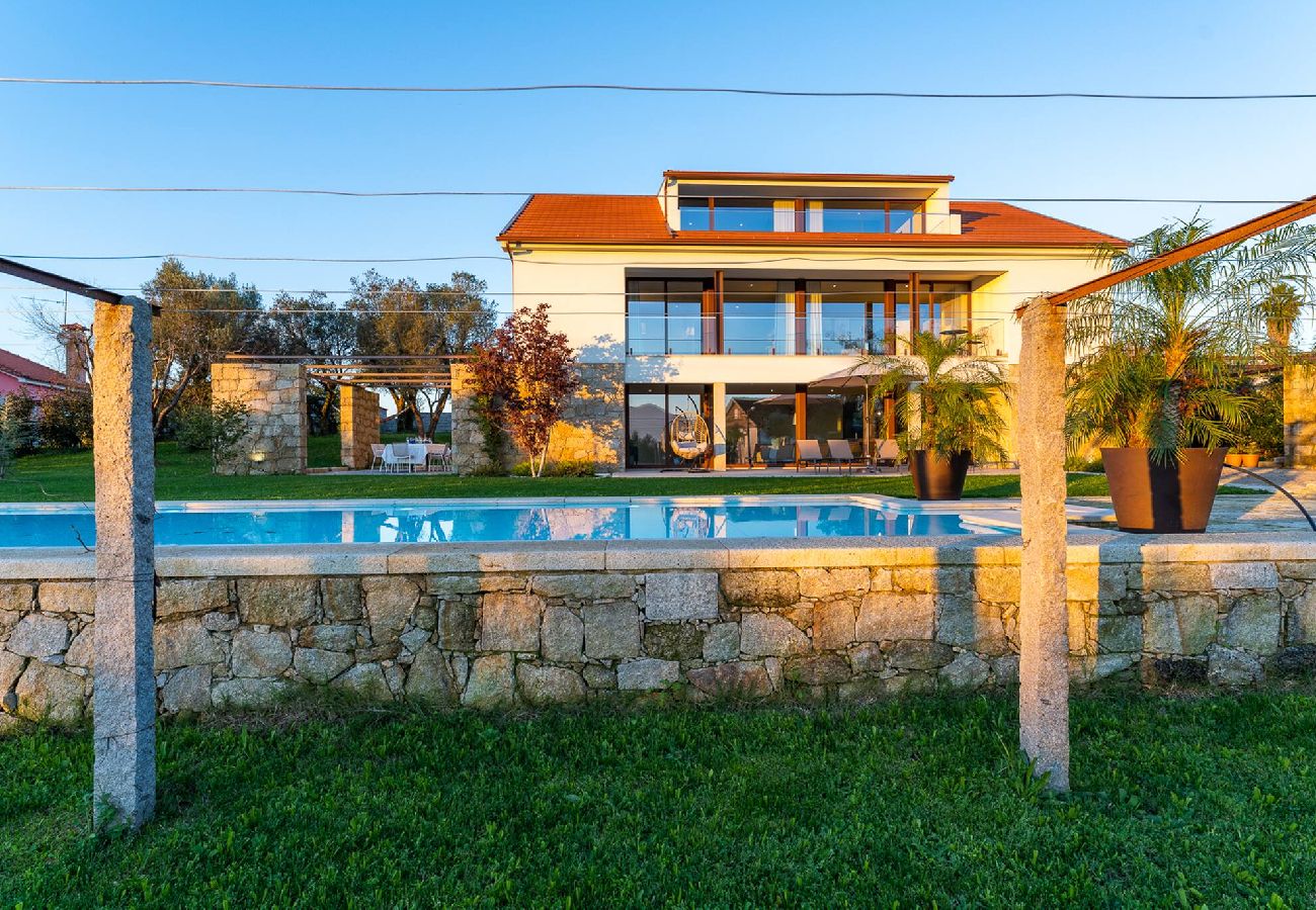 Villa en Ponte de Lima - Lima View Villa - Casa com piscina e jardim