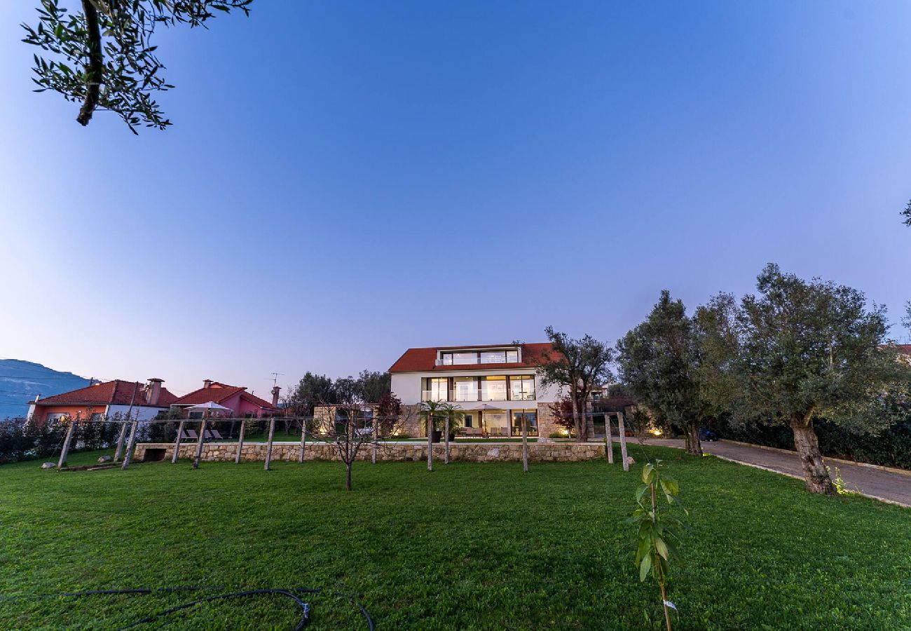 Villa en Ponte de Lima - Lima View Villa - Casa com piscina e jardim