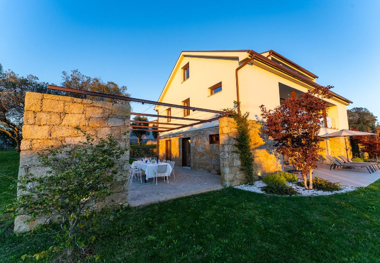 Villa en Ponte de Lima - Lima View Villa - Casa com piscina e jardim