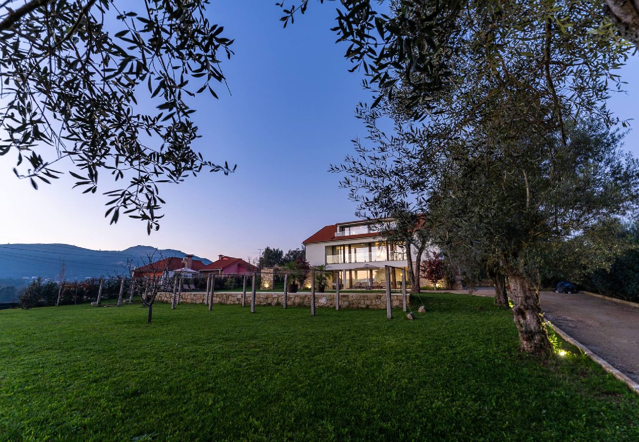 Villa en Ponte de Lima - Lima View Villa - Casa com piscina e jardim