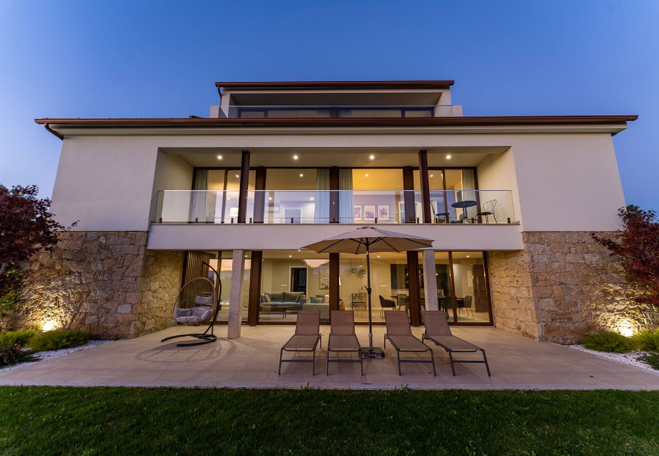 Villa en Ponte de Lima - Lima View Villa - Casa com piscina e jardim