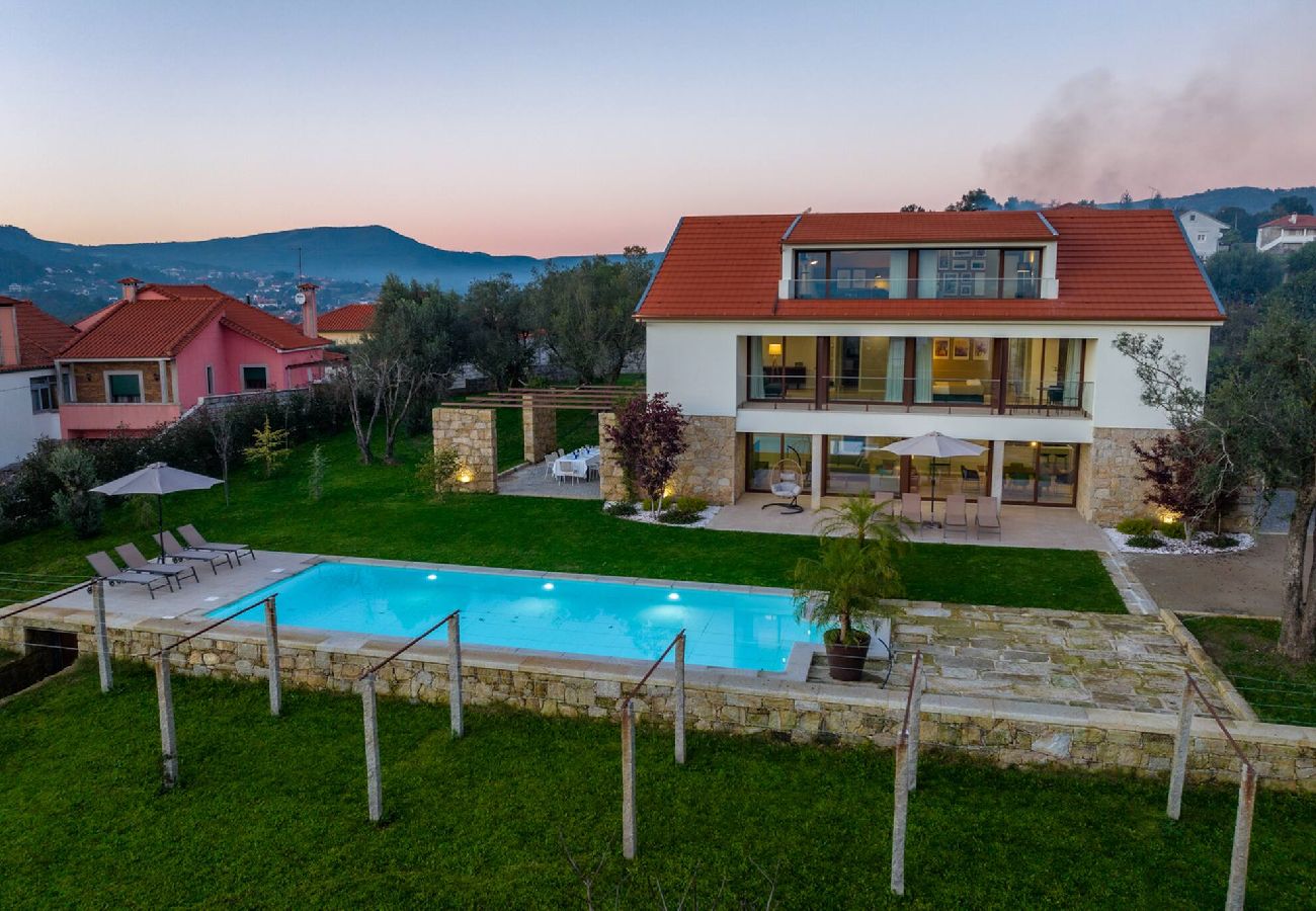 Villa en Ponte de Lima - Lima View Villa - Casa com piscina e jardim