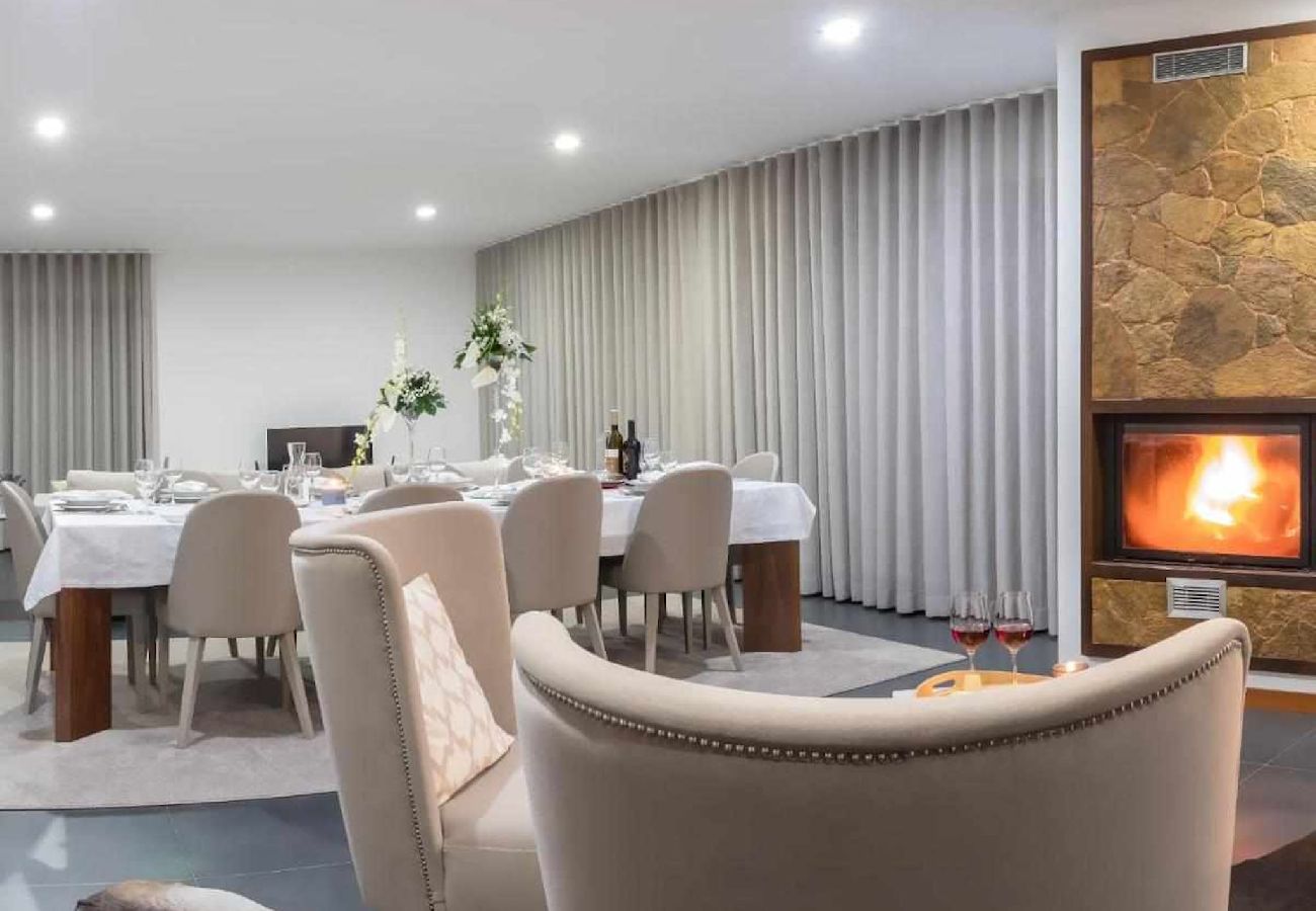 Casa en Ponte de Lima - Villa de Luxo com Piscina Aquecida, Ténis e Jardim