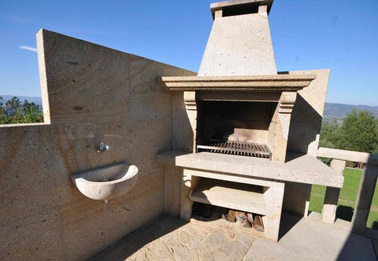 Casa en Ponte de Lima - Villa de Luxo com Piscina Aquecida, Ténis e Jardim