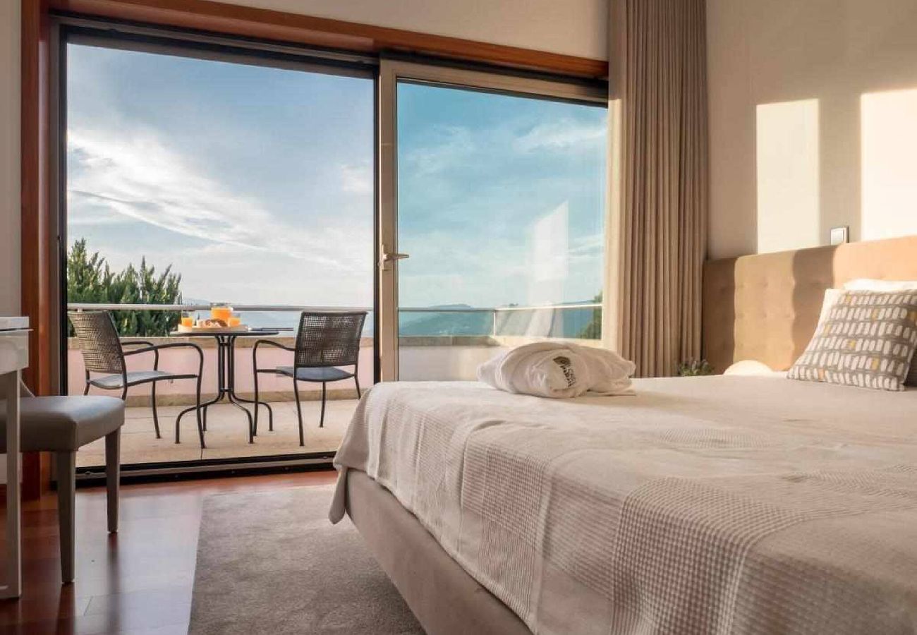 Casa en Ponte de Lima - Villa de Luxo com Piscina Aquecida, Ténis e Jardim