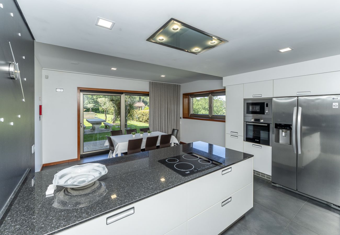 Casa en Ponte de Lima - Villa de Luxo com Piscina Aquecida, Ténis e Jardim