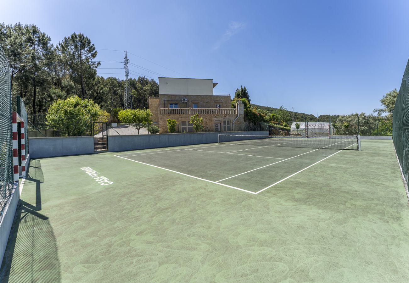Casa en Ponte de Lima - Villa de Luxo com Piscina Aquecida, Ténis e Jardim