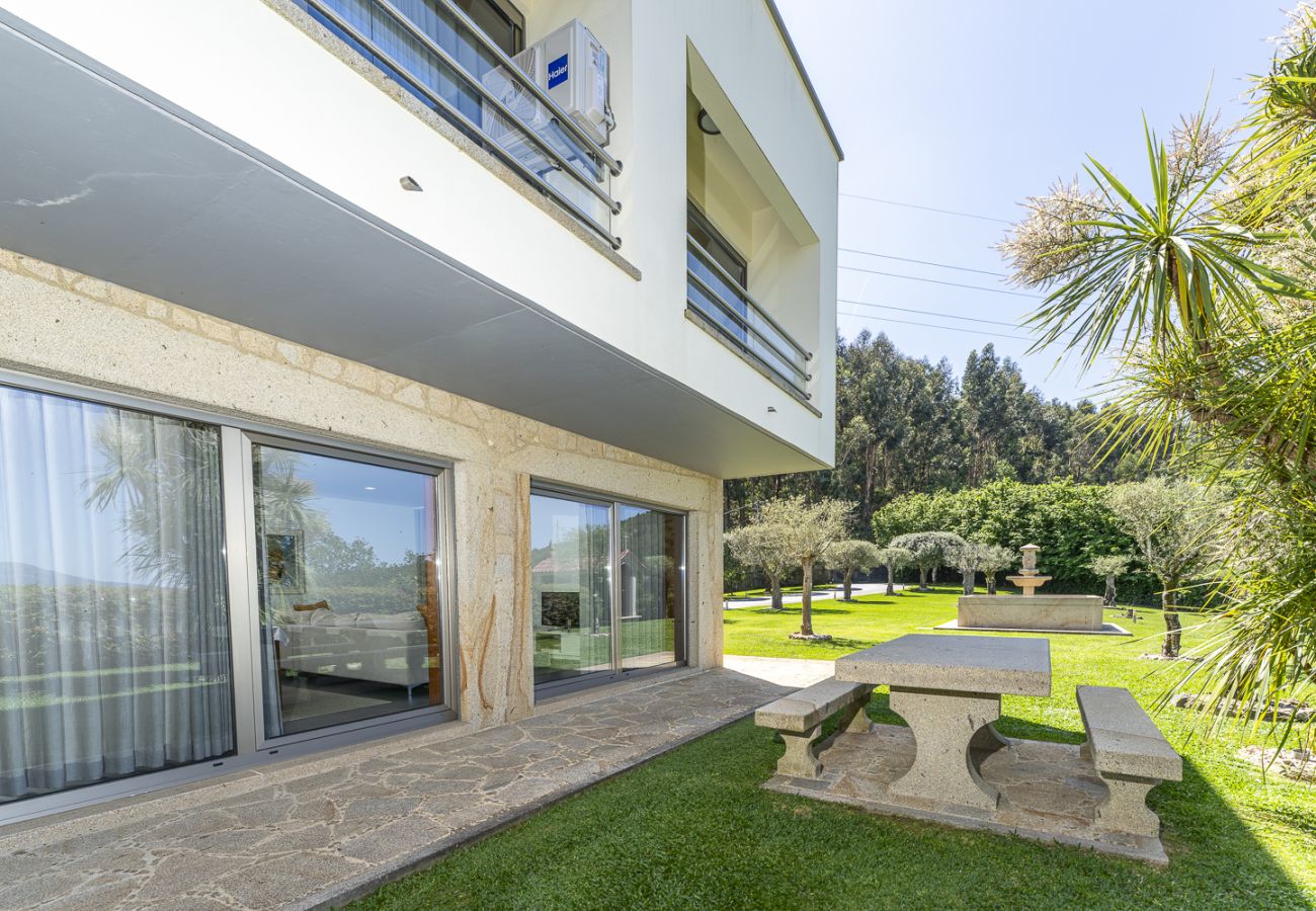 Casa en Ponte de Lima - Villa de Luxo com Piscina Aquecida, Ténis e Jardim